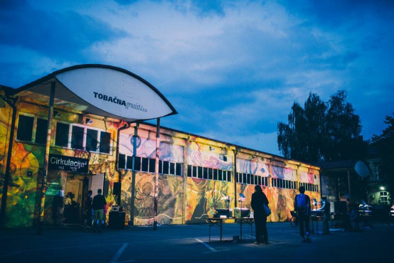 Slika:Tobačna 2015.jpg