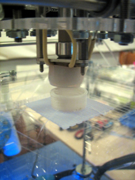 Slika:Printing a Minimug.jpg