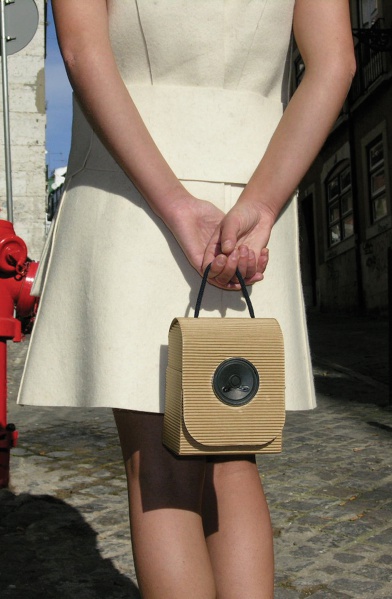 Slika:TeresaAlmeida Yuga 02.jpg